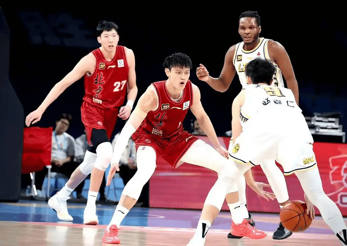 转会期突围战来临，北京首钢围绕NBA常规赛回应争议，气氛紧张，训练强度明显提升的简单介绍